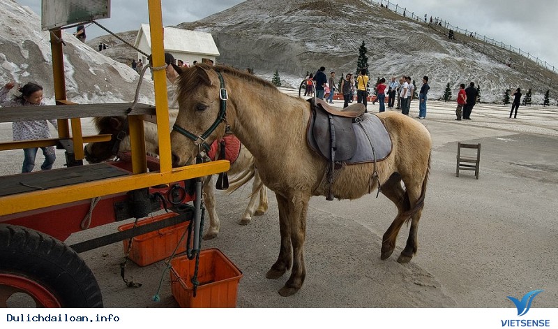 Đẹp ngỡ ngàng trước núi muối Thất Cổ - Ảnh 2
