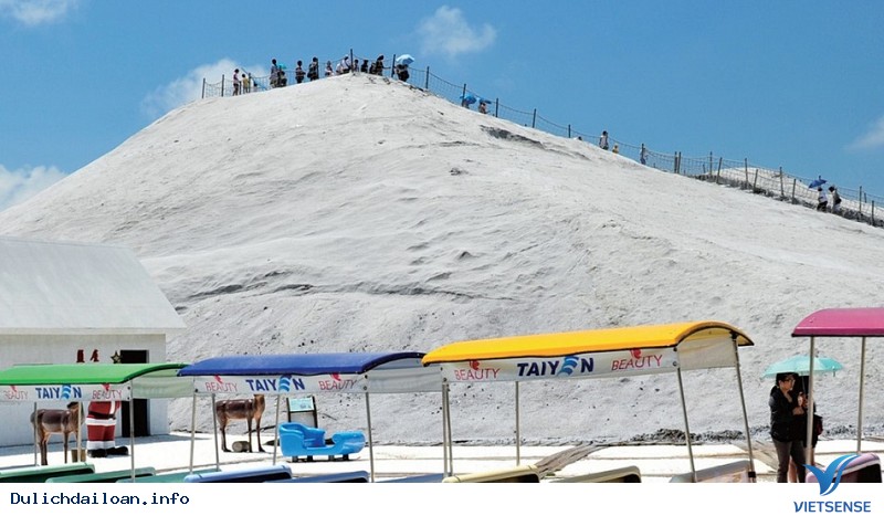 Đẹp ngỡ ngàng trước núi muối Thất Cổ - Ảnh 1