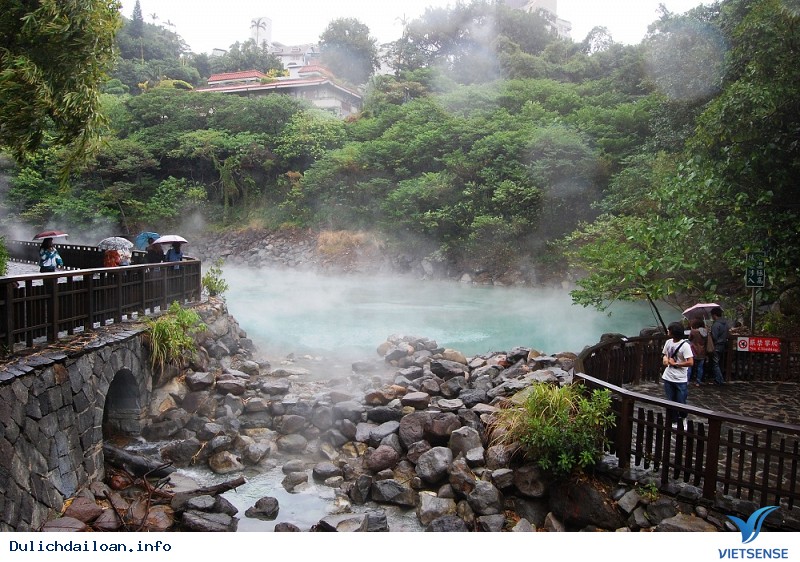 Suối nước nóng Bắc Đầu