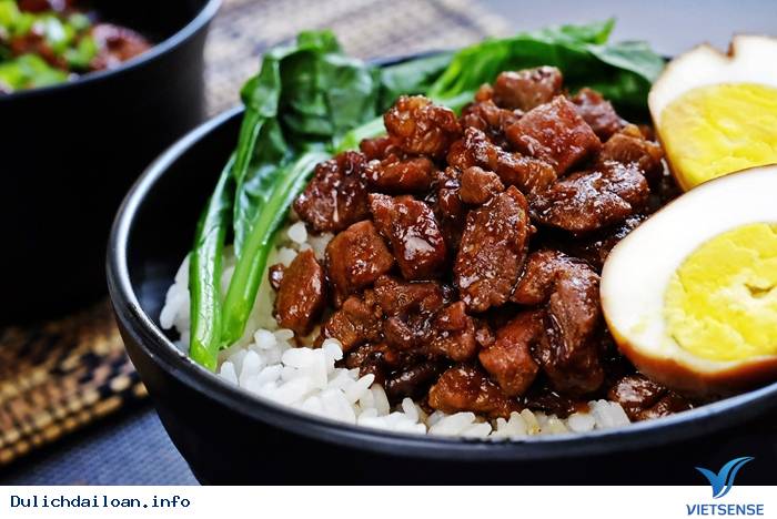 Cơm thịt kho tàu ở nhà hàng Fu Tai Cơm thịt kho tàu ở nhà hàng Fu Tai