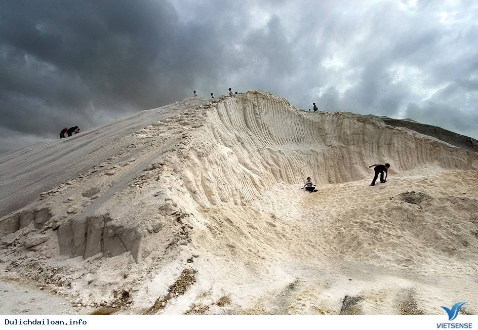 Đẹp ngỡ ngàng trước núi muối Thất Cổ - Ảnh 4