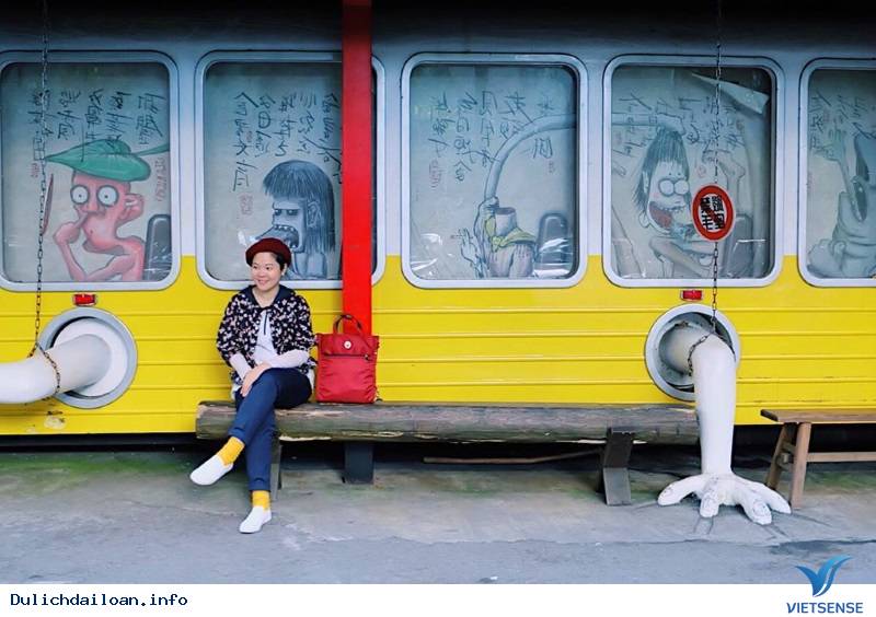 Làng yêu quái có gì hot? - Ảnh 2